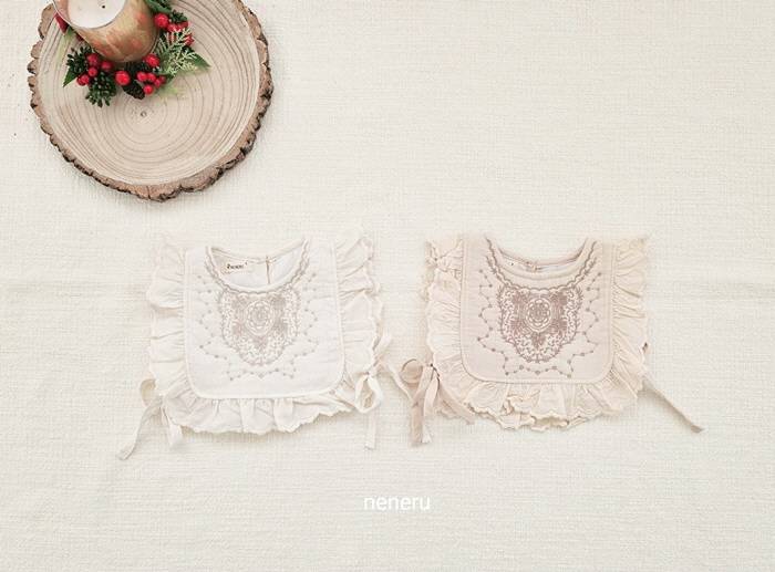 Eva Lace Cape
