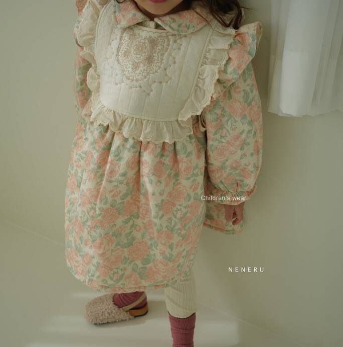 Eva Lace Cape