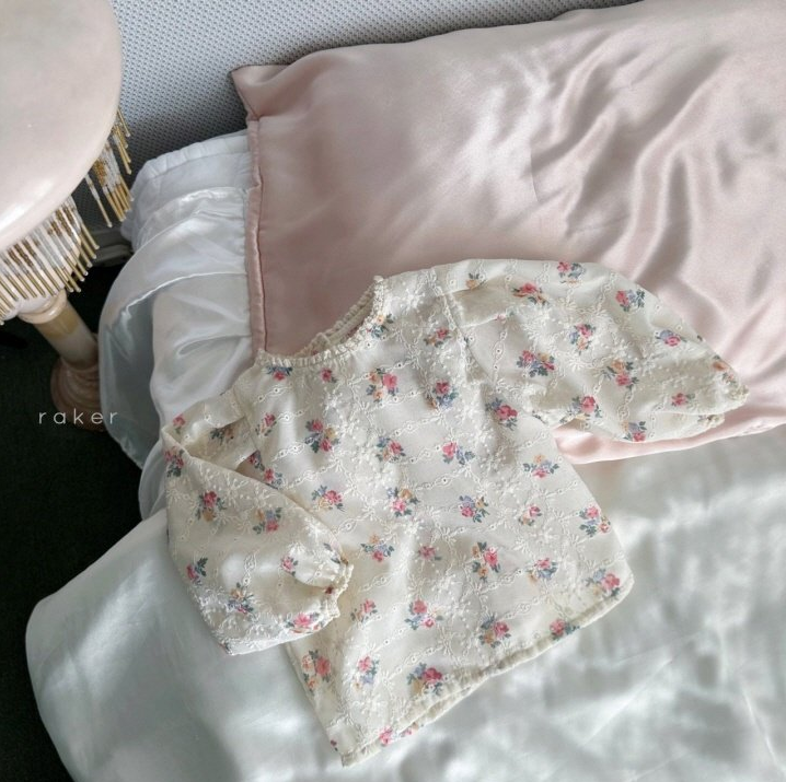 Flower embroidered blouse